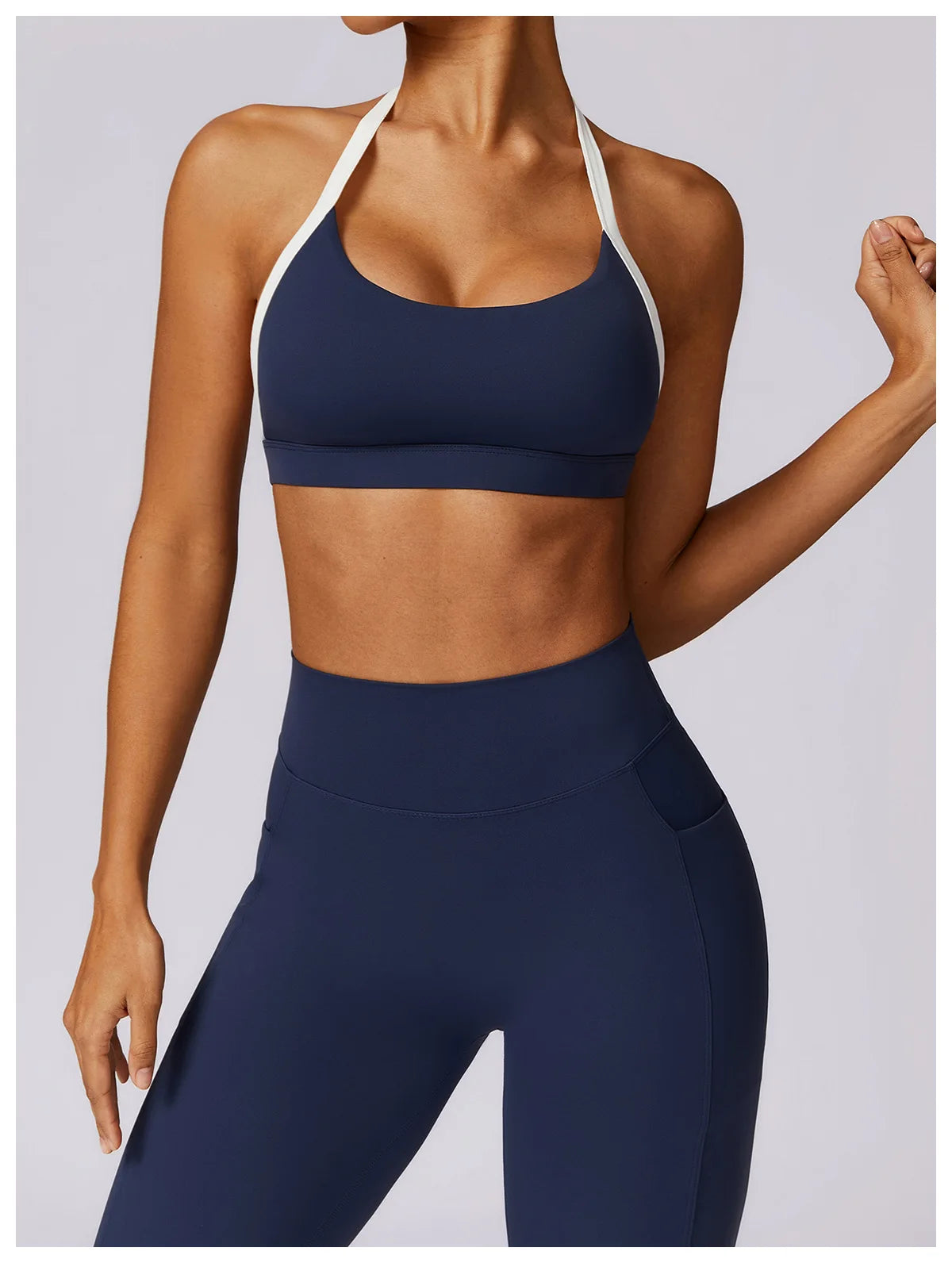 HALTERNECK SPORTS BRA